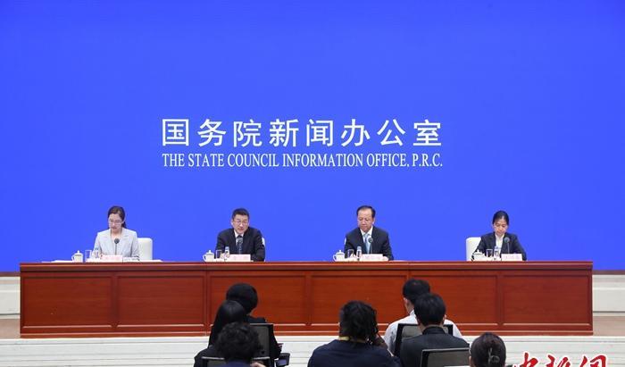 国庆假期出行服务保障发布会：全社会跨区域人员流动量将达 19.4 亿人次