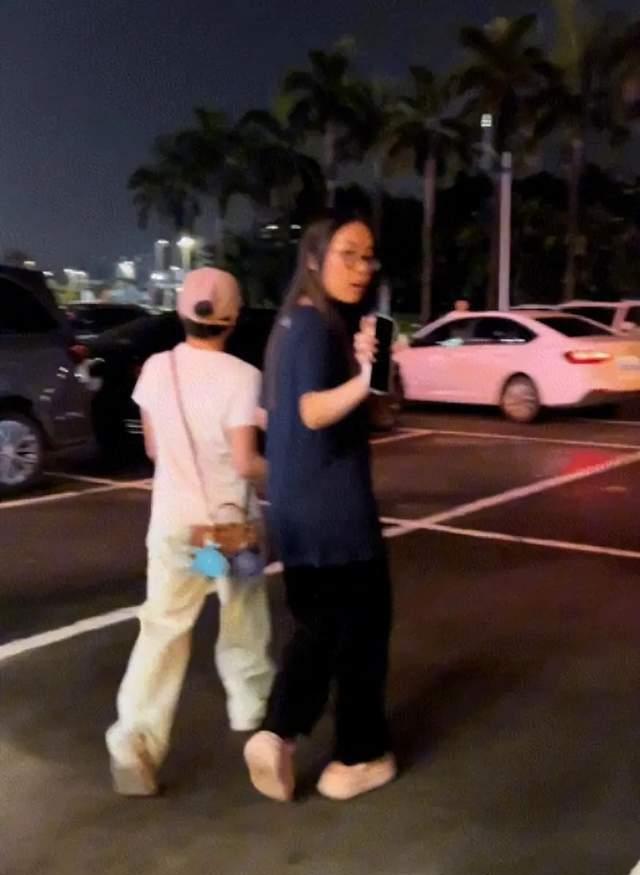 _全红婵穿潮牌返乡被指责，评论区酸味冲天，和谷爱凌对比明显_全红婵穿潮牌返乡被指责	，评论区酸味冲天，和谷爱凌对比明显