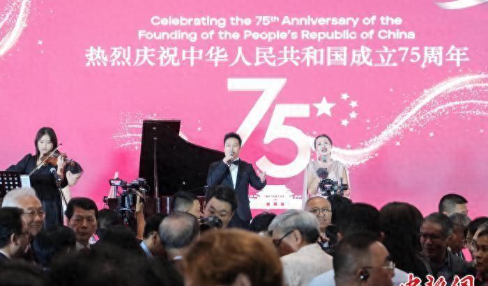 中国驻菲大使馆举办招待会庆祝中华人民共和国成立 75 周年