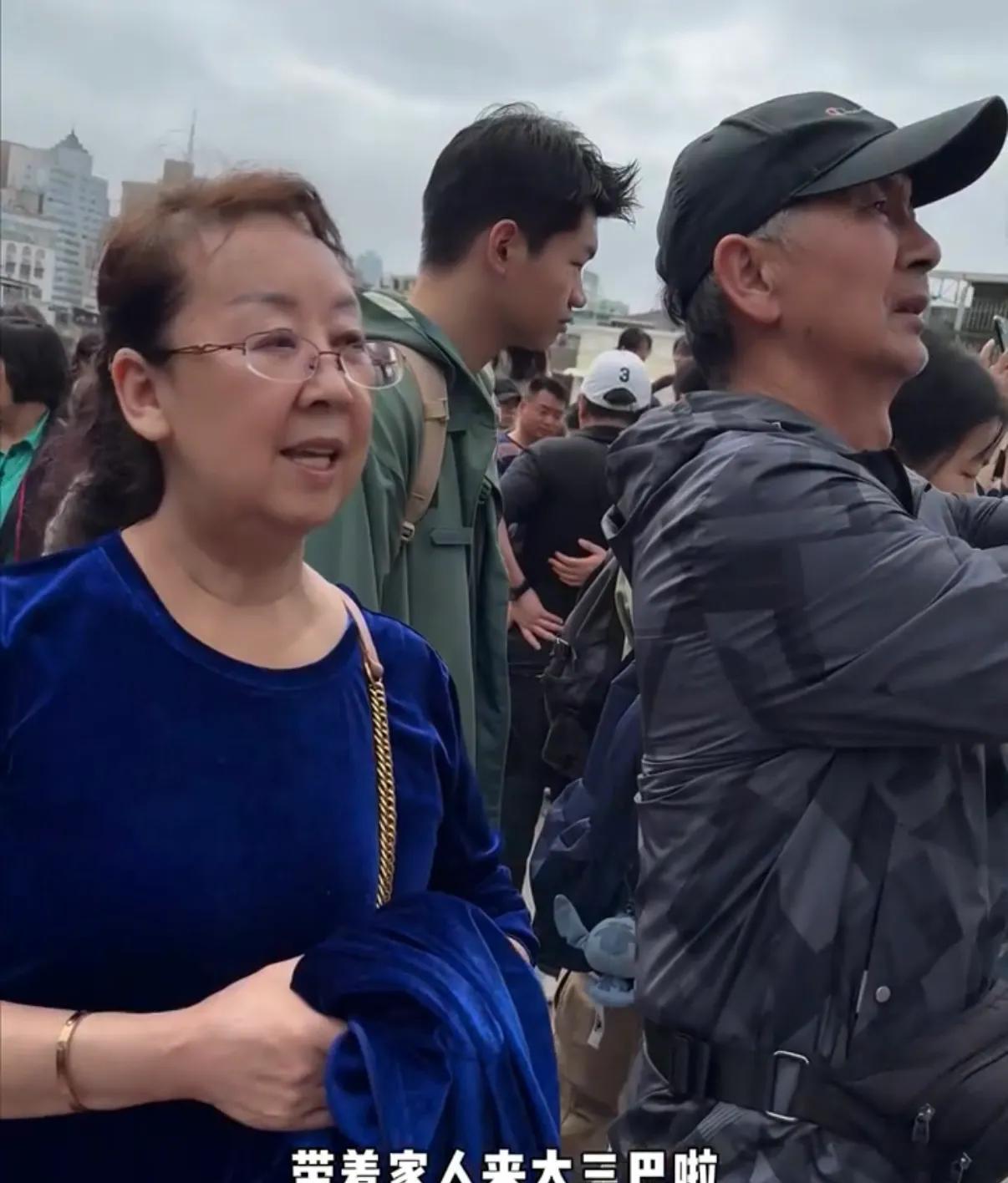 颖儿付辛博一家澳门出游	，为女儿及妈妈庆生，一家七口其乐融融__颖儿付辛博一家澳门出游，为女儿及妈妈庆生	，一家七口其乐融融