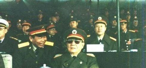 1992年，中央军委领导班子调整，配备有4名军委委员	，都有谁？_1992年，中央军委领导班子调整，配备有4名军委委员	，都有谁？_