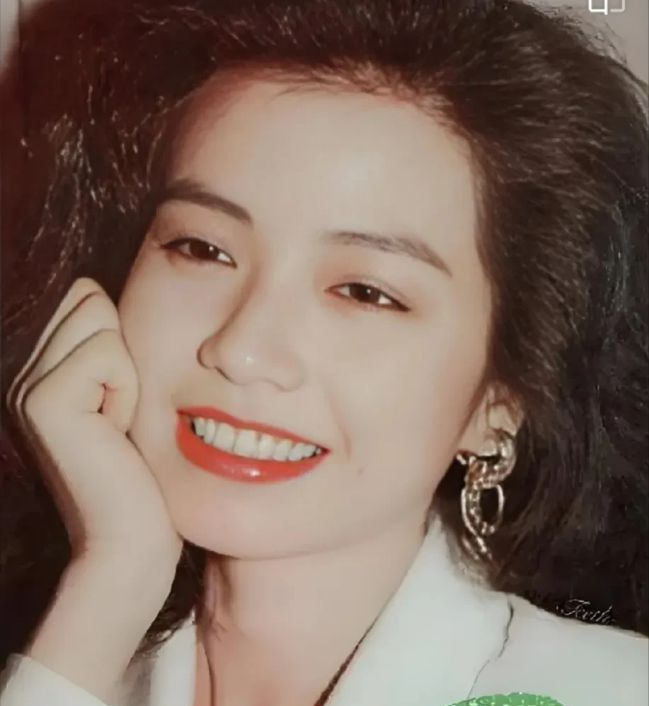 _1983年	，50岁富商掏100万支票对钟楚红道：给你100万，以后跟着我_1983年，50岁富商掏100万支票对钟楚红道：给你100万	，以后跟着我