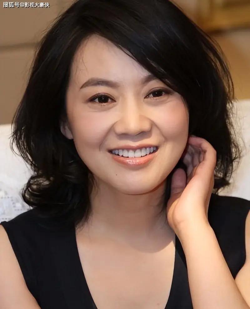 _51岁的闫妮：月月都给前公婆生活费，从此以后我就是您的亲女儿_51岁的闫妮：月月都给前公婆生活费	，从此以后我就是您的亲女儿