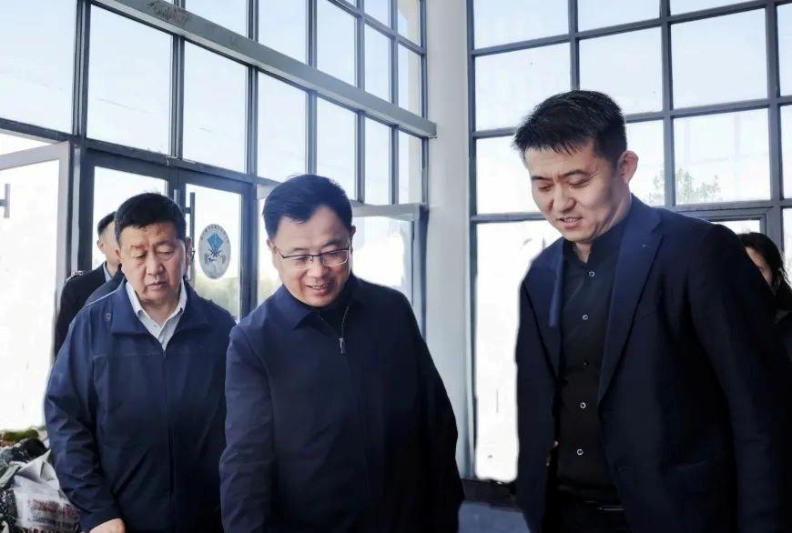 5月1日，宁夏回族自治区党委常委、银川市委书记赵旭辉以“四不两直”方式督导调研节日安全生产	、文旅消费等工作。 银川日报 图