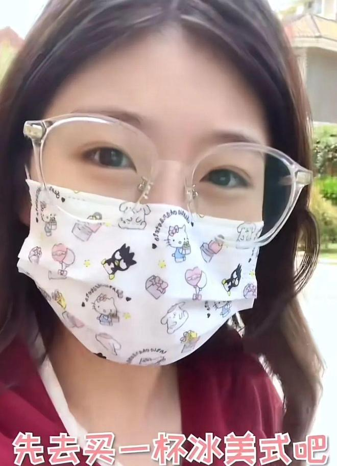 51吃瓜网网址:女大学生嫌2000生活费不够,拍每日消费记录,网友炸锅了