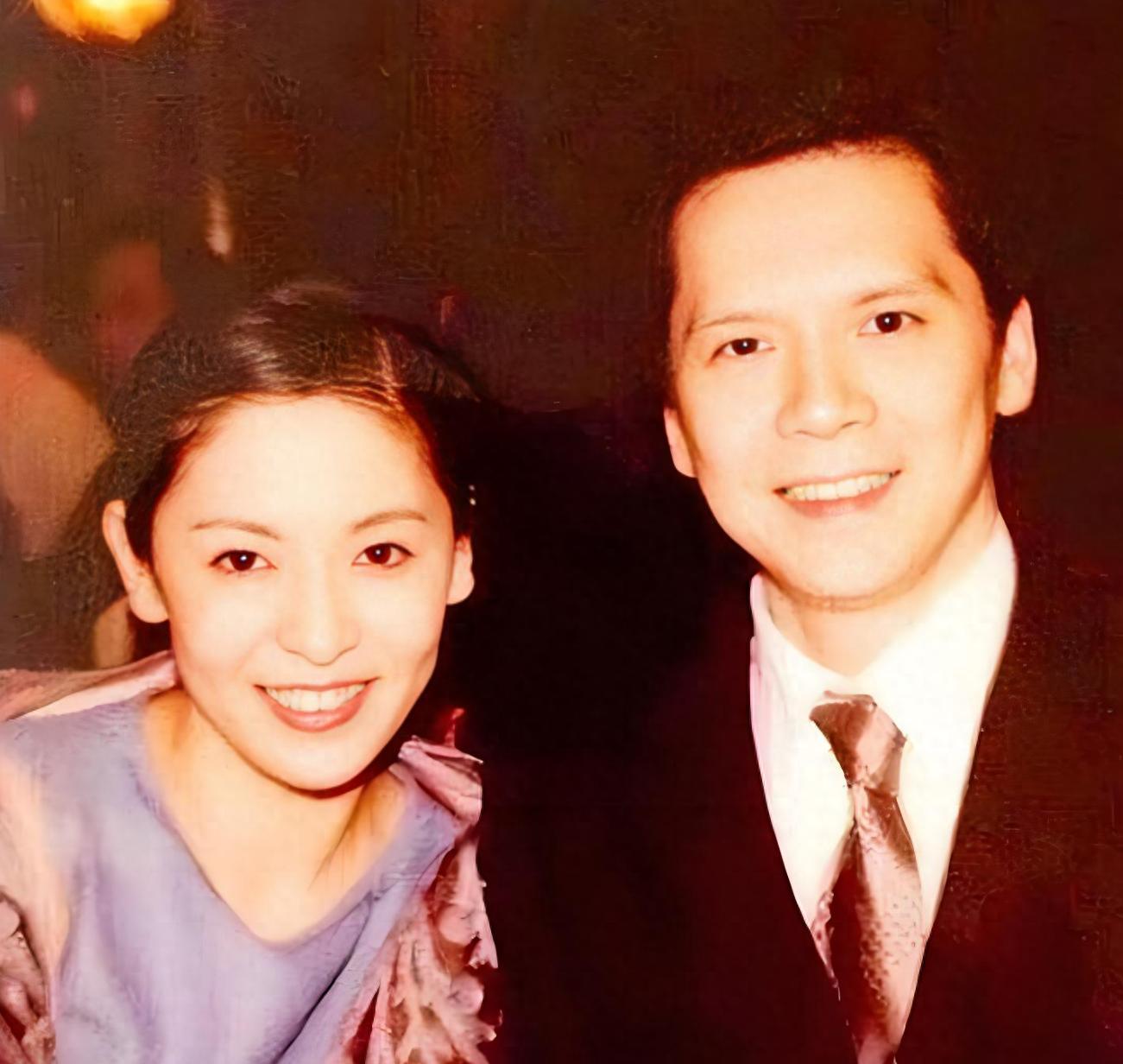 黑料不打烊,万里长征：1978年30岁向华强结识19岁陈岚，彼时她美貌惊人被首富之子追求