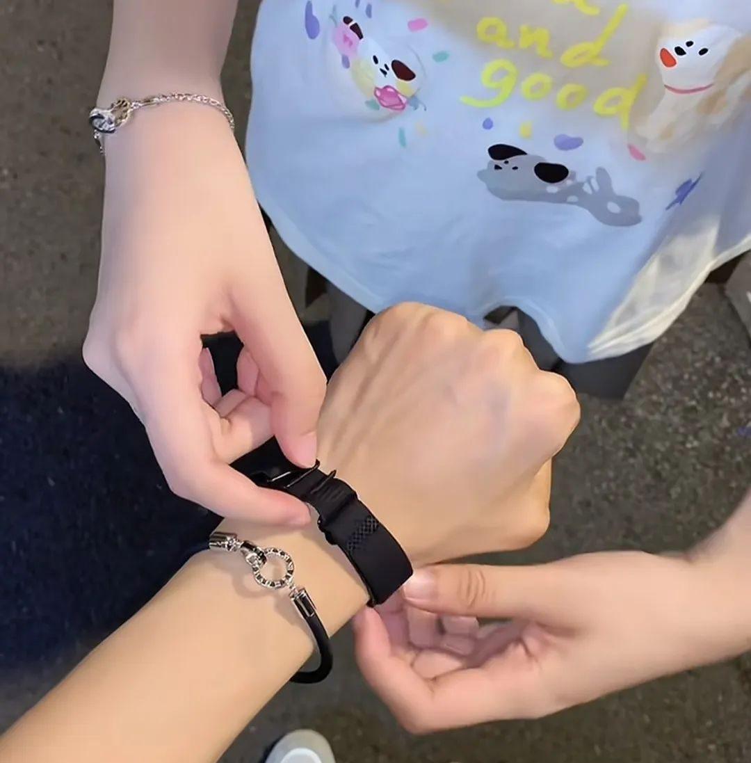 _热搜上毁三观的“用鞋吃饭”挑战：垃圾文化，正在毒害中国年轻人_热搜上毁三观的“用鞋吃饭	”挑战：垃圾文化，正在毒害中国年轻人