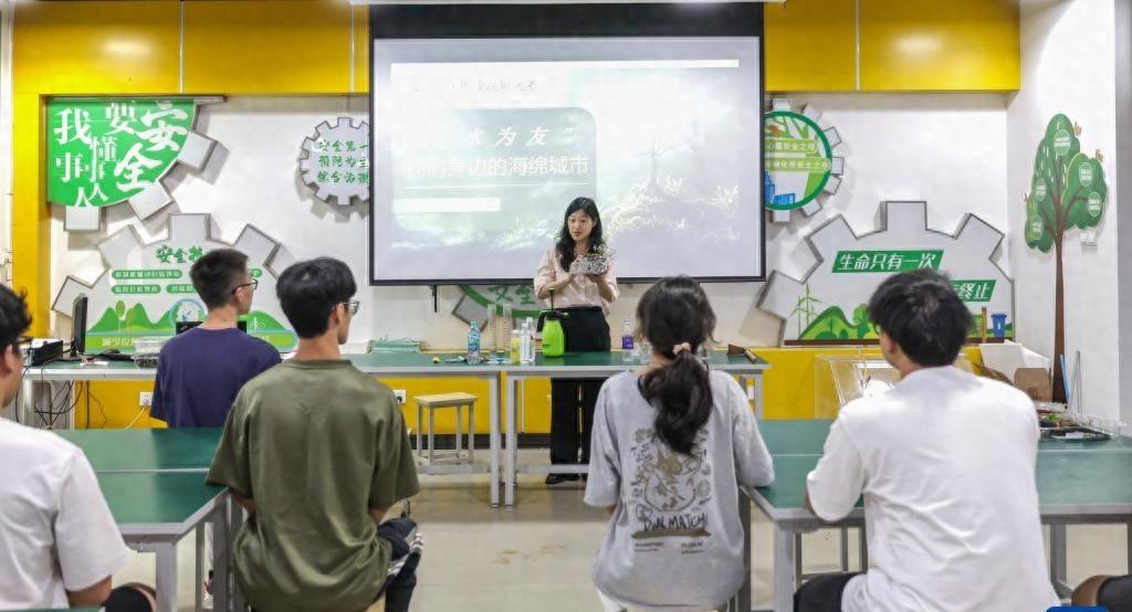 黑料传送门：5月8日浙江金华职业技术大学开展海绵城市绿色技能公选课教学
