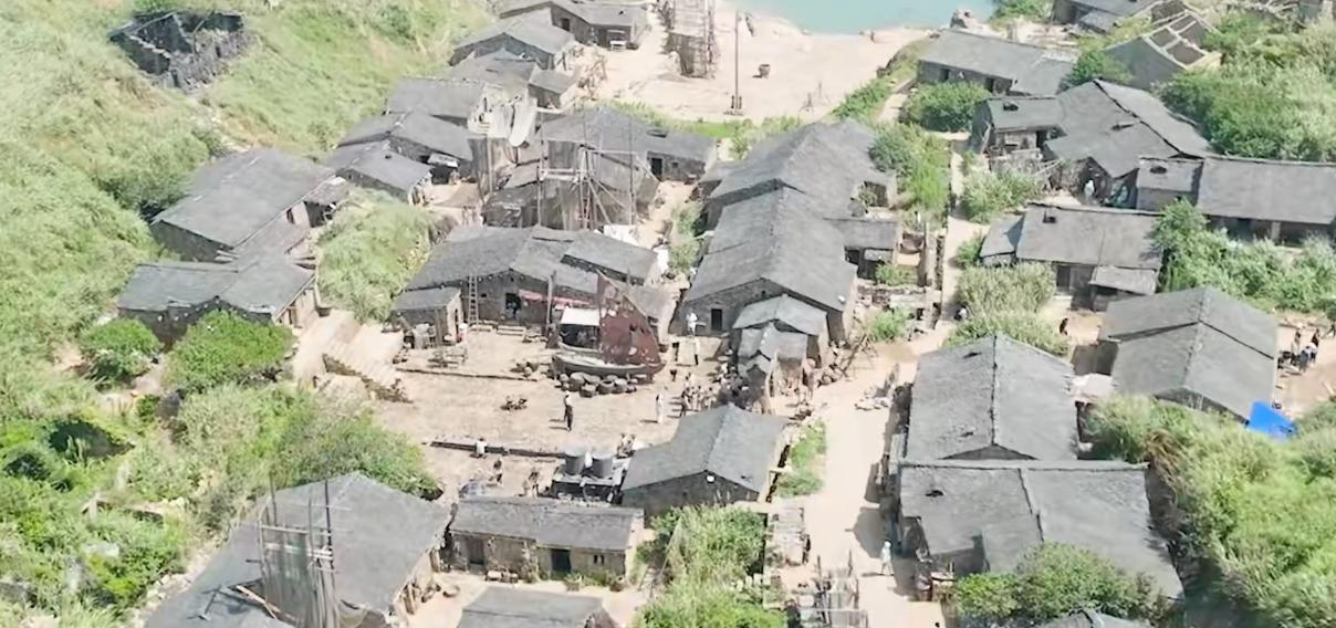 严查祖上三代！《东极岛》被人民日报“点名”，更恶心的还在后面_严查祖上三代！《东极岛》被人民日报“点名	”，更恶心的还在后面_