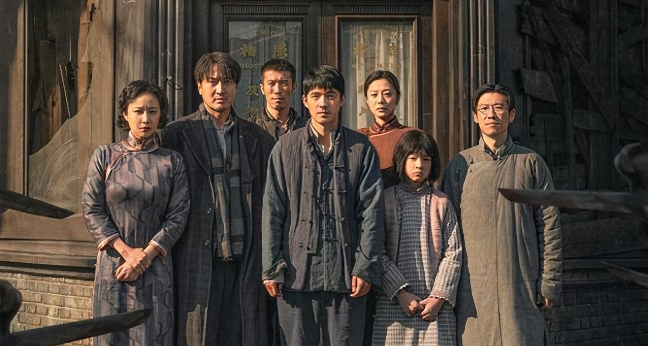 严查祖上三代！《东极岛》被人民日报“点名	”，更恶心的还在后面__严查祖上三代！《东极岛》被人民日报“点名”	，更恶心的还在后面