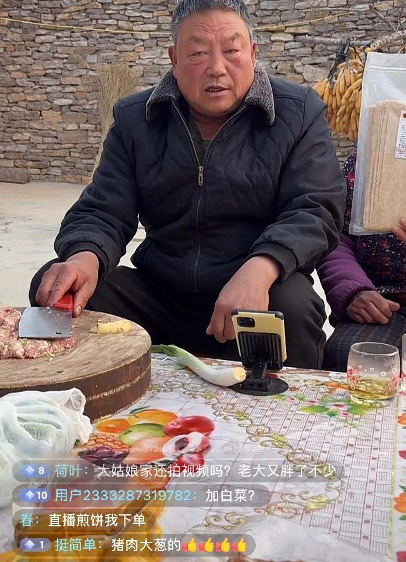 时隔3年，胖吕回娘家团聚！一家人吃喝成成有女朋友了 网友：真好__时隔3年	，胖吕回娘家团聚！一家人吃喝成成有女朋友了 网友：真好