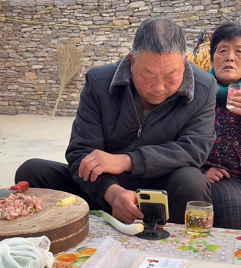 时隔3年，胖吕回娘家团聚！一家人吃喝成成有女朋友了 网友：真好_时隔3年	，胖吕回娘家团聚！一家人吃喝成成有女朋友了 网友：真好_