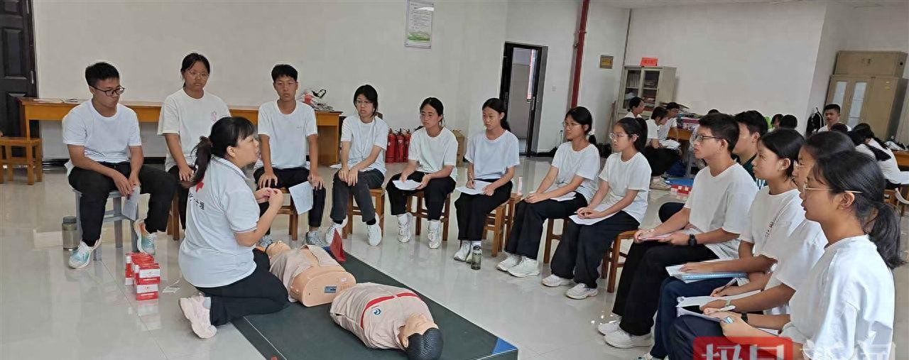 吃瓜网：湖北十堰车城高中杜霞工作室读书分享会圆满落幕