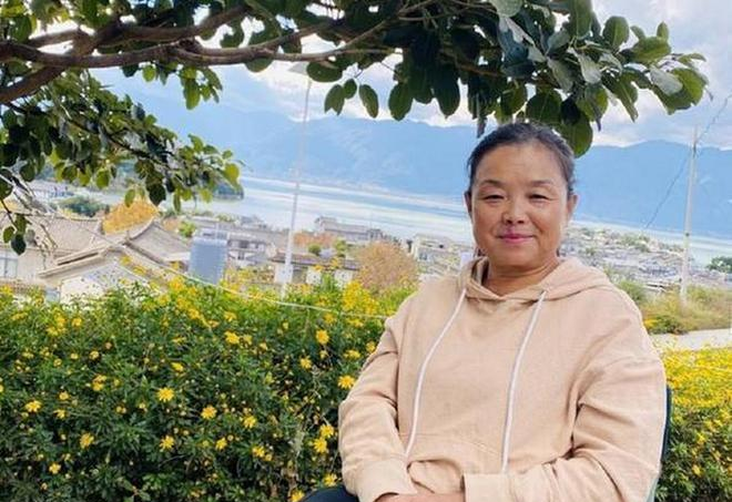吃瓜表情包：5年蜕变！曾被家务缠身的阿姨如何走出半生抑郁，重启人生？