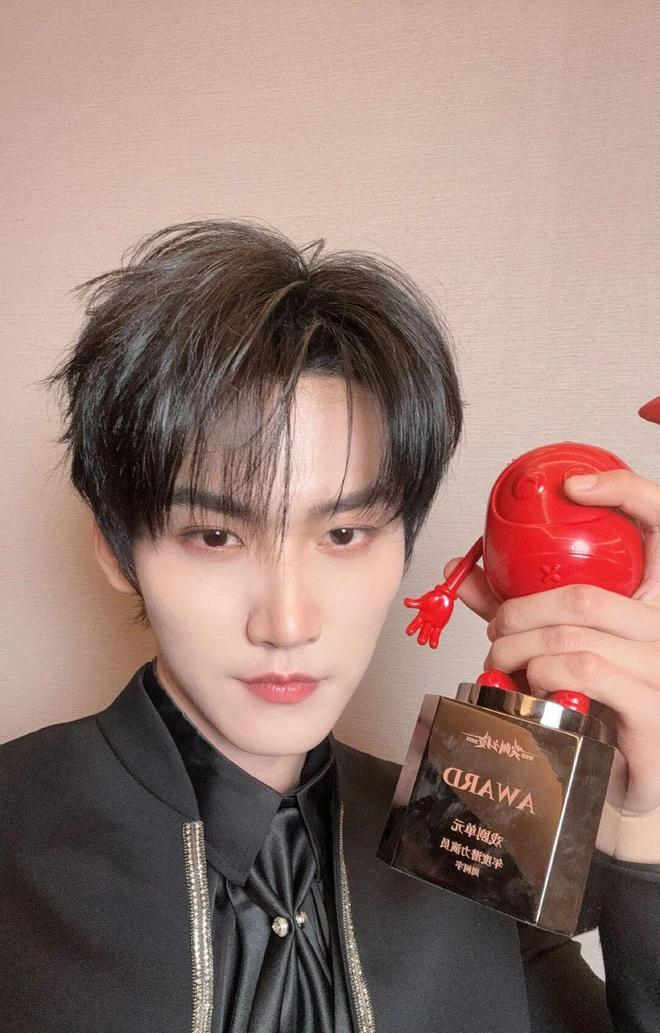 吃瓜视频:黑道阔太儿子能力废,大佬私生子被安插进帮派?姨太再爆周柯宇与于正冲突内幕