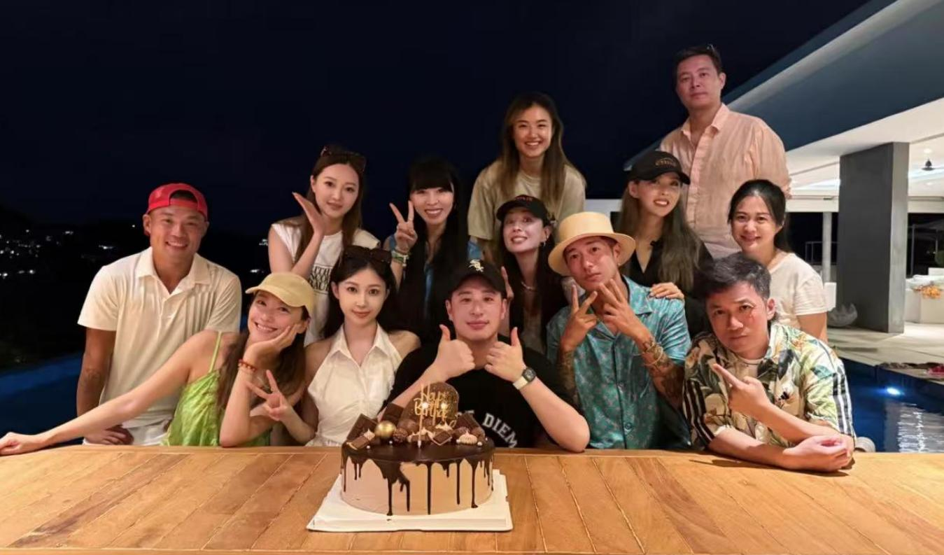 潘玮柏生日首晒父女同框照，5岁女儿大方露正脸，跟爸爸一模一样__潘玮柏生日首晒父女同框照，5岁女儿大方露正脸	，跟爸爸一模一样