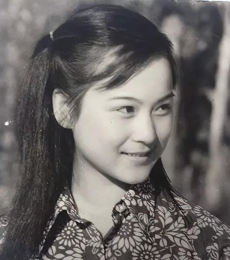 想当年你爹追你娘把我可害苦了，弄得我两年没穿过一件正经衣服！__想当年你爹追你娘把我可害苦了，弄得我两年没穿过一件正经衣服！