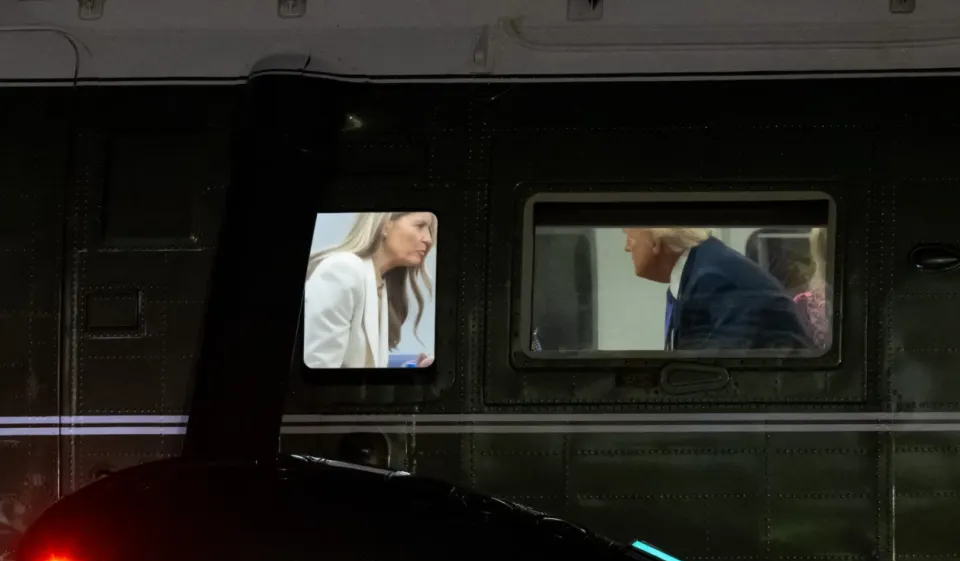 吃瓜av：特朗普夫妇乘海军一号飞机激烈争论，所为何事引热议？